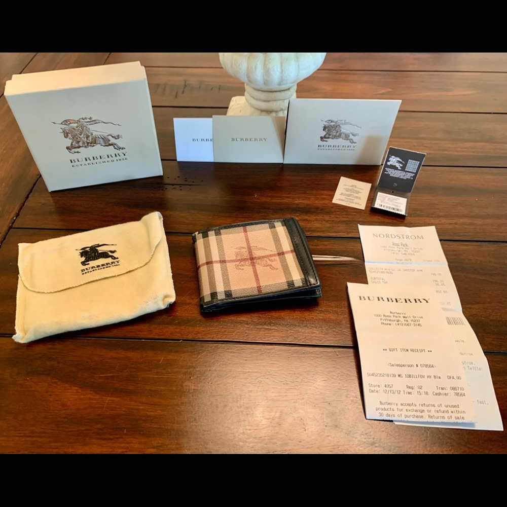 Authentic Burberry Classic Check/Black Bi-fold